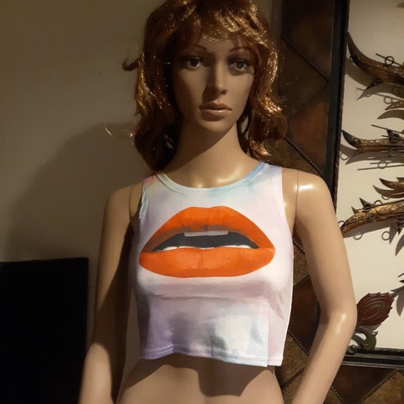 🎉NWOT! Pink Star Dust Lip Print Crop Top Sz S🎉 - Picture 5 of 8